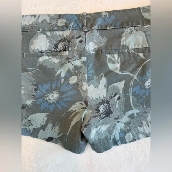 Vintage Calvin Klein Tropical Print Shorts - Size 8. - Picture 8 of 13